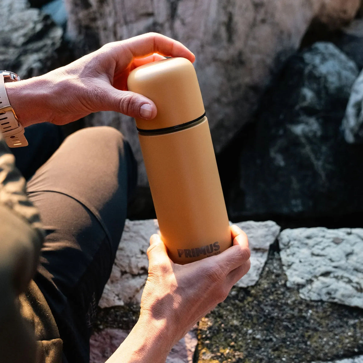 Classic Light Vacuum Bottle STONE GOLD / 0.5 L - Primus