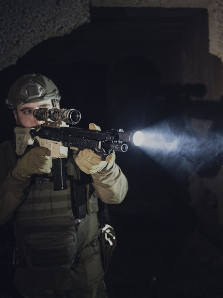 Armytek Predator Pro Magnet USB - Biały - 1500 lm - 5°:40°